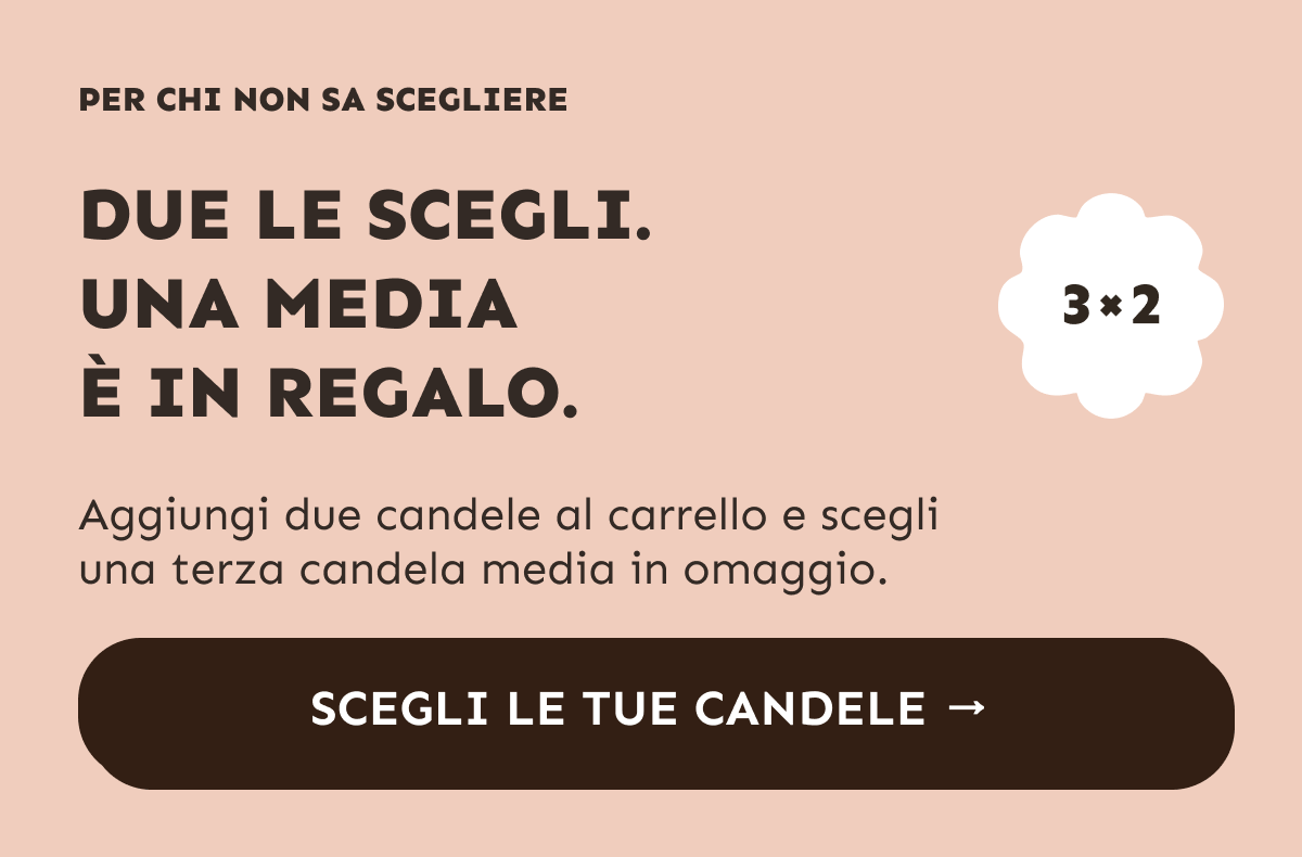 Due le scegli. Una media è in regalo. Aggiungi due candele al carrello e scegli una terza candela media in omaggio. Scegli le tue candele.