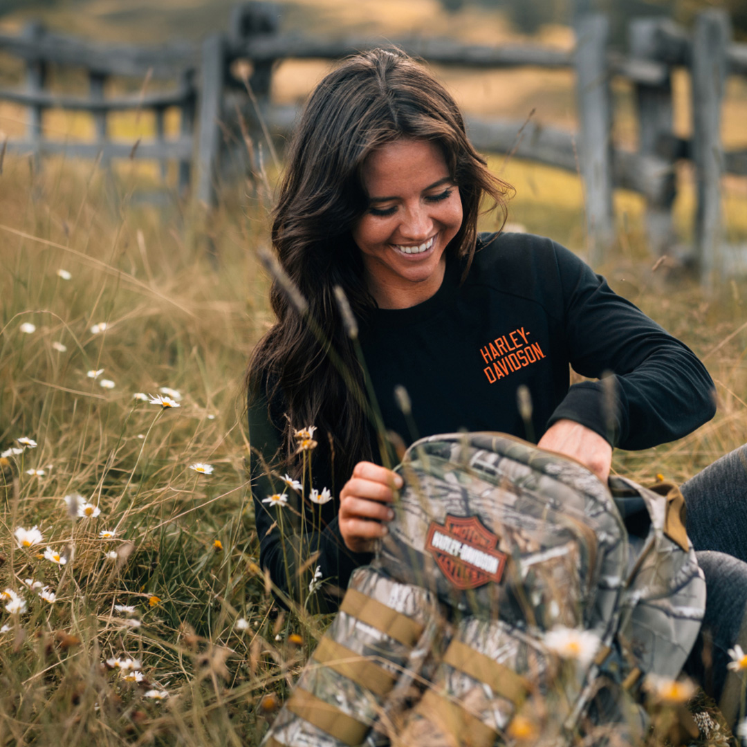 MAGLIA RAGLAN DA DONNA HARLEY‑DAVIDSON<sup>&reg;</sup> X REALTREE<sup>&reg;</sup> CON GRAFICA