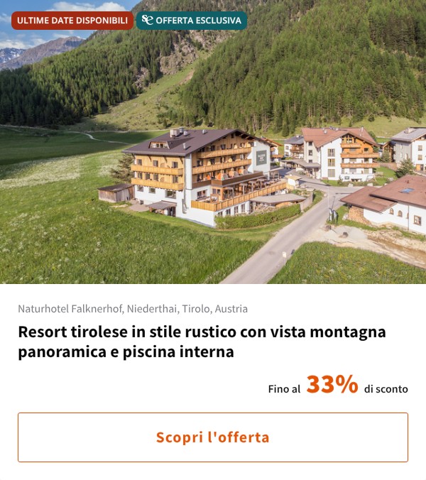 Resort tirolese in stile rustico con vista montagna panoramica e piscina interna