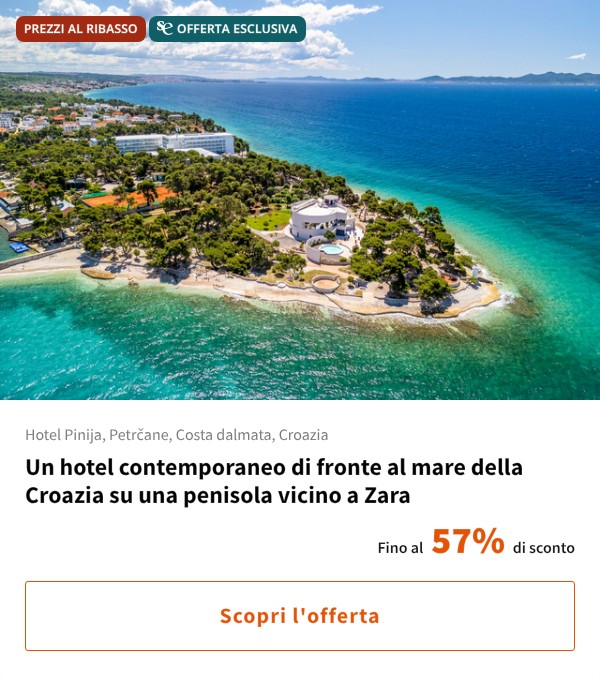 Un hotel contemporaneo di fronte al mare della Croazia su una penisola vicino a Zara
