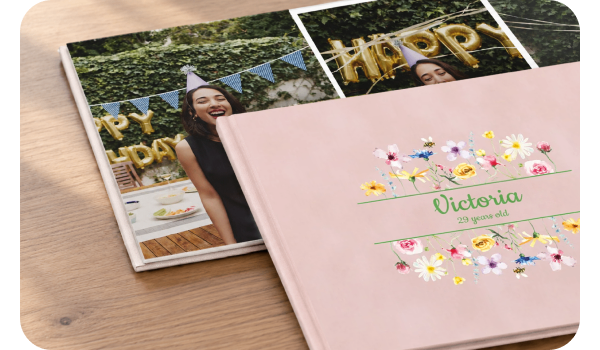 Per il tuo compleanno, scegli la grafica adatta: la carta fotografica delle pagine è garantita 100 anni