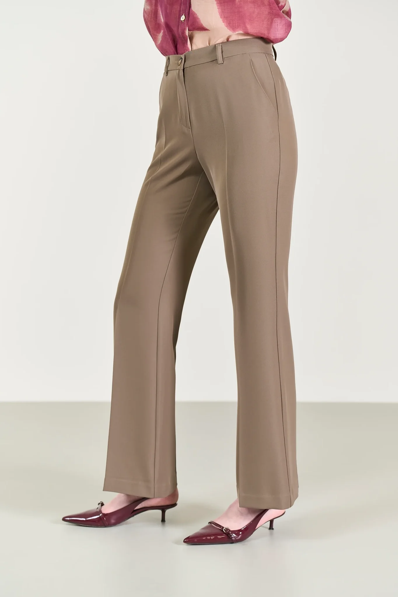 Image of Pantalone moro tessuto cady a zampa