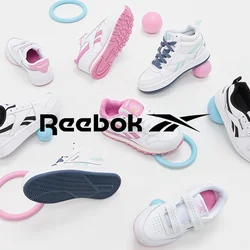 Scarpe sportive bianche, in vari stili con accenti rosa e blu, caratterizzate da tomaie in pelle, suole testurizzate e dettagli di colore a contrasto.
