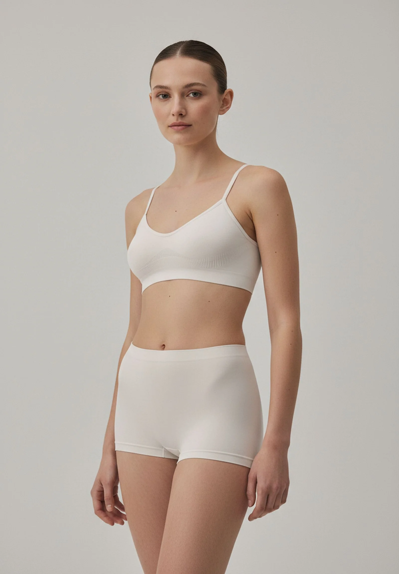 Image of Reggiseno a Brassiere con Spallino Sottile Dolcevita - Bianco