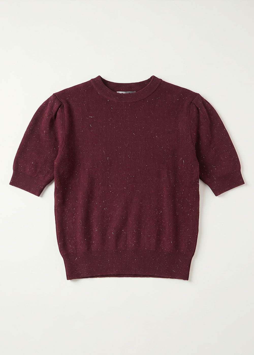 Women's burgundy speckled short-sleeve knitted jumper with crew neck and ribbed hem and cuffs, flat-lay on white background
