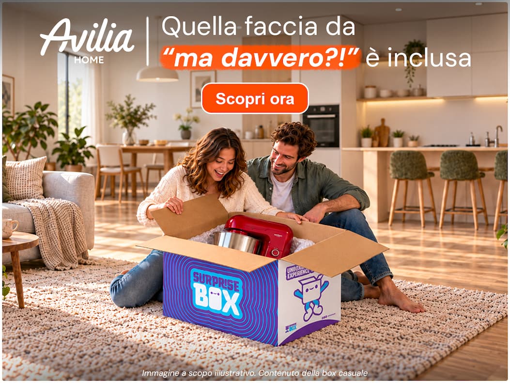 Scopri la Surprise Box Avilia: una coppia apre una box a contenuto casuale. Quella faccia da “ma davvero?!” è inclusa.