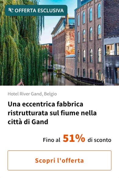 Una eccentrica fabbrica ristrutturata sul fiume nella città di Gand
