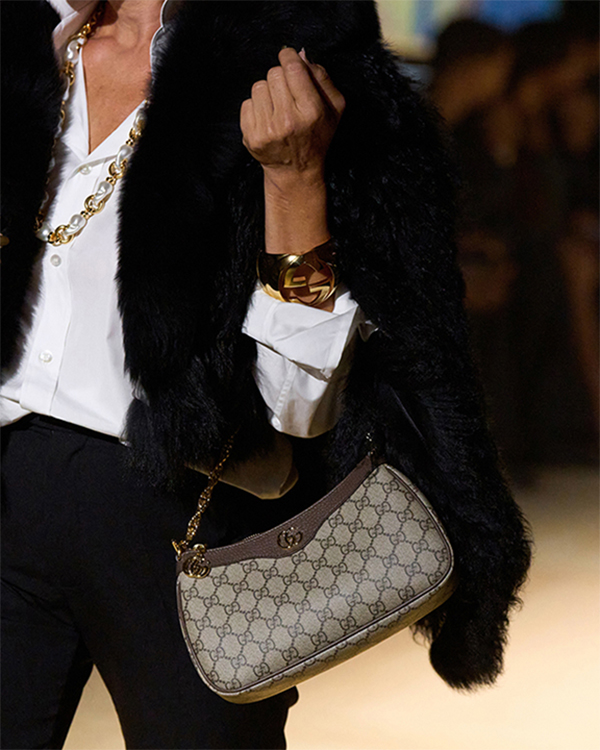 Accessorio Scopri di più sul sito Web di Gucci 