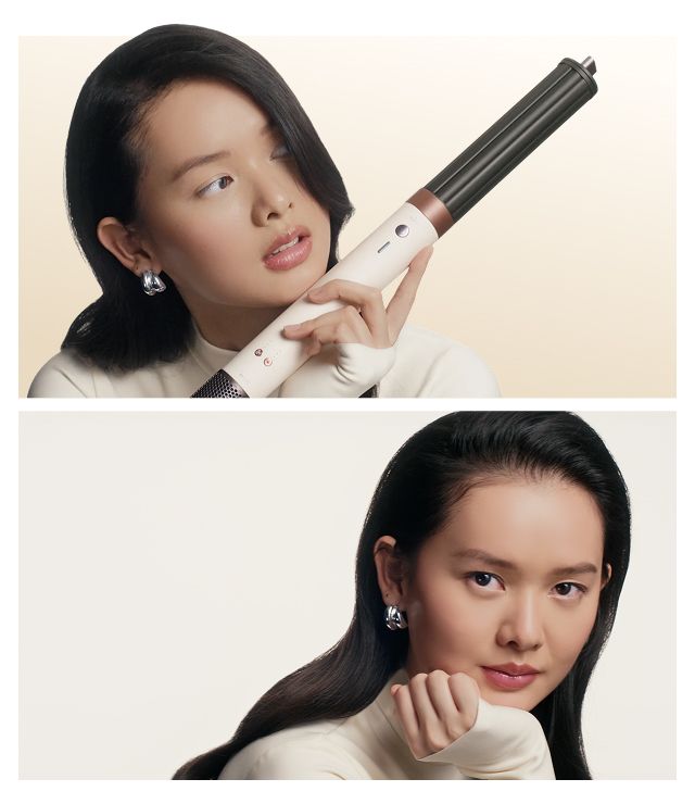 Una modella tiene in mano lo styler asciugacapelli Dyson Airwrap Co-anda2x e sfoggia il suo styling.
