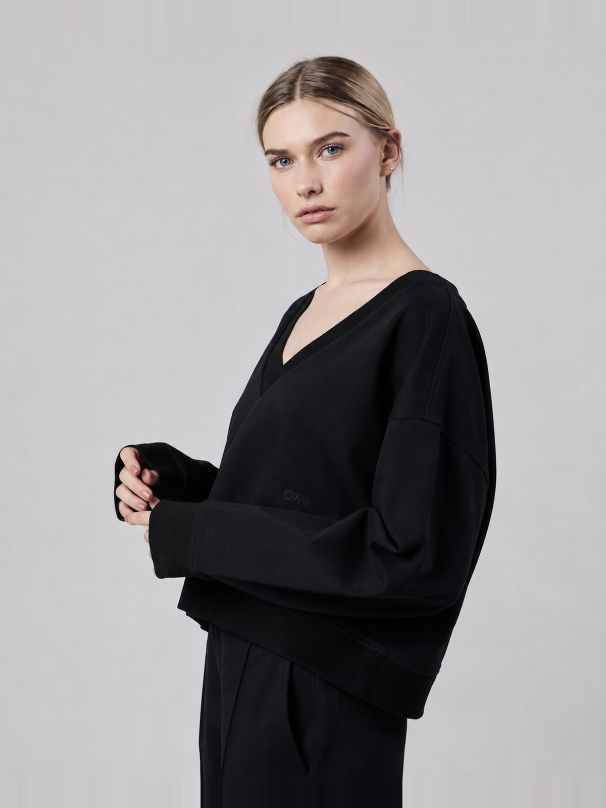 Felpa Scollo a V Loose Fit in Interlock Black