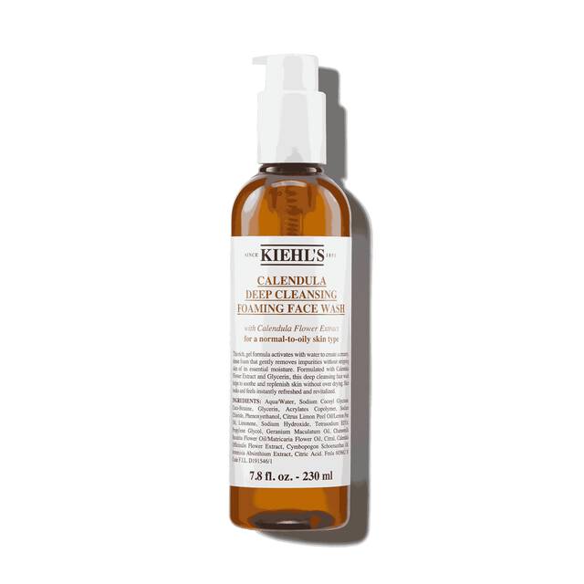 Calendula Deep Cleansing Foaming Face Wash su sfondo bianco