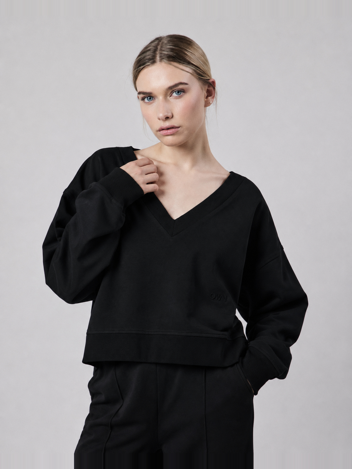 Felpa Scollo a V Loose Fit in Interlock Black