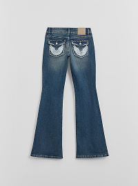 Jeans blu a zampa con ali decorative sulle tasche posteriori.
