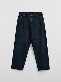 Jeans blu scuro a gamba larga.