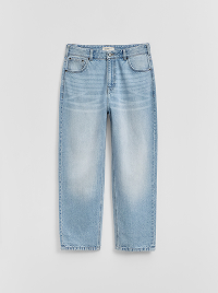 Jeans azzurri a gamba larga.