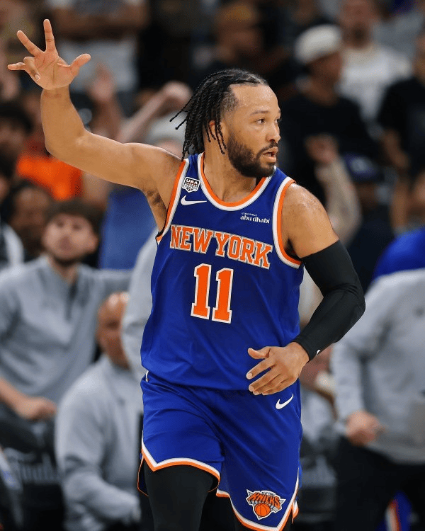 NBA players on court wearing New York Knicks, Los Angeles Lakers, Waariors and San Antonio Spurs jerseys.
