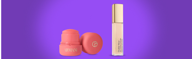Prodotti di make-up in primo piano su sfondo viola: Armani Liquid Blush Stick ed Estée Lauder Double Wear Stay-in-Place Concealer.