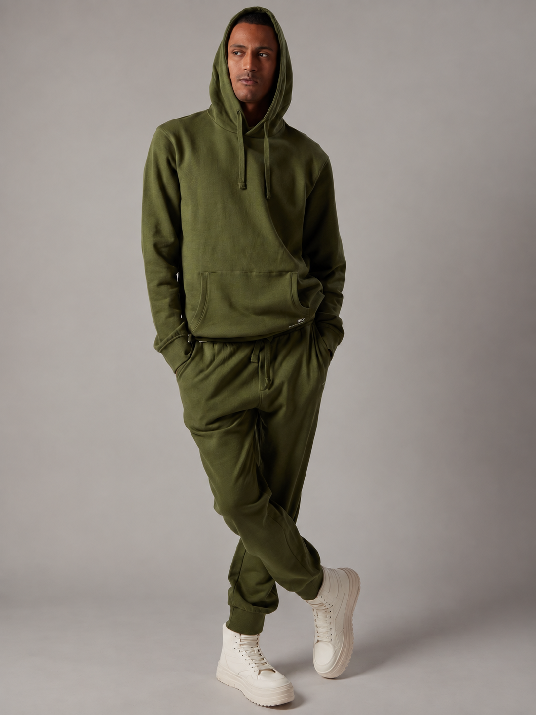 Set Felpa Felpata con Cappuccio + Joggers Felpati Verde Militare