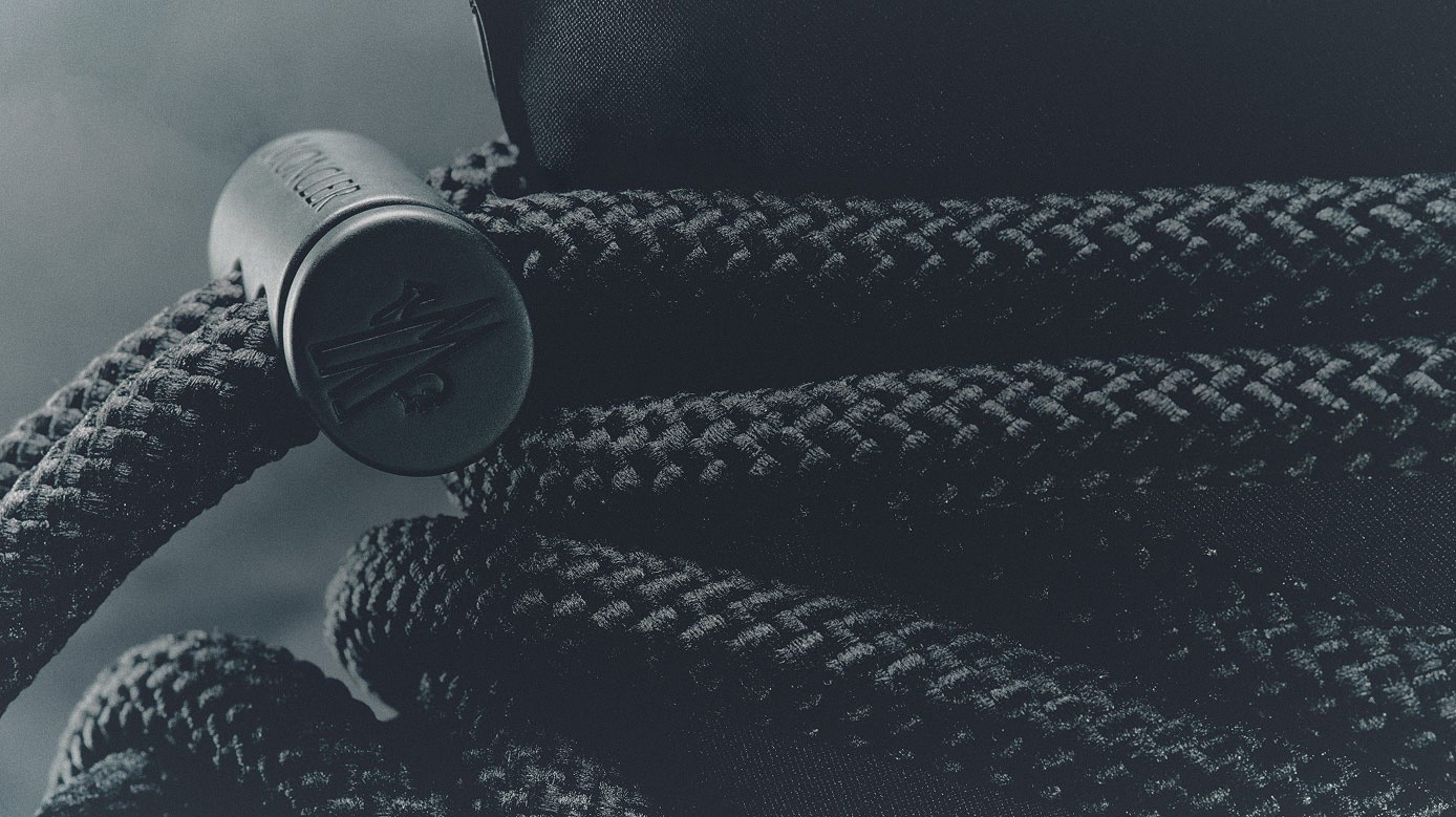  Acquista sul sito web di Moncler