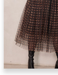 Elegante gonna maxi in tulle con motivo a quadri