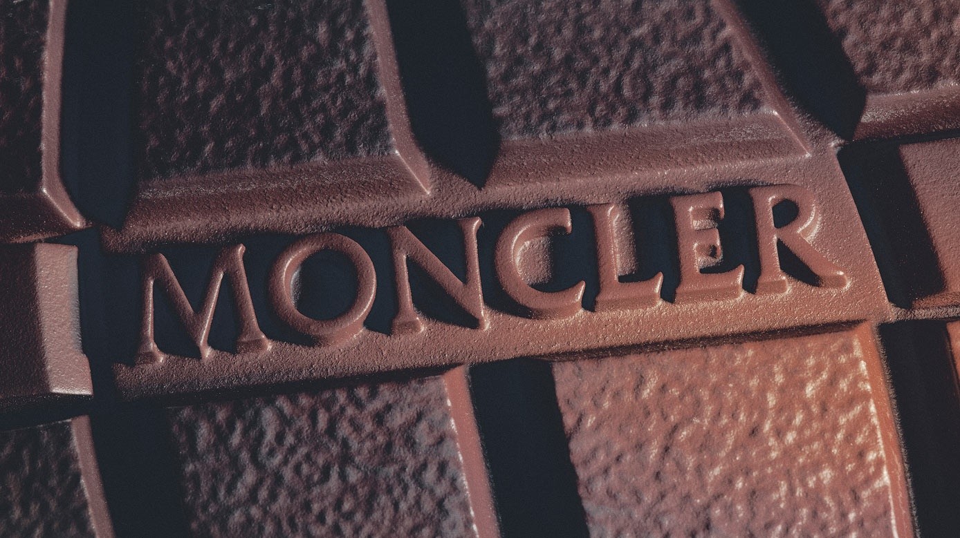  Acquista sul sito web di Moncler