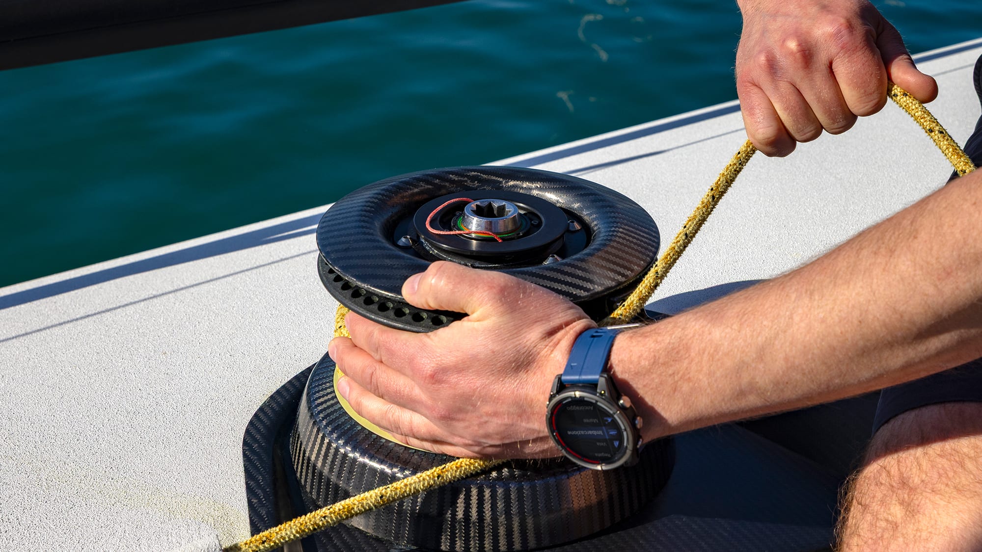 Mani al winch con il Garmin Quatix 8 al polso