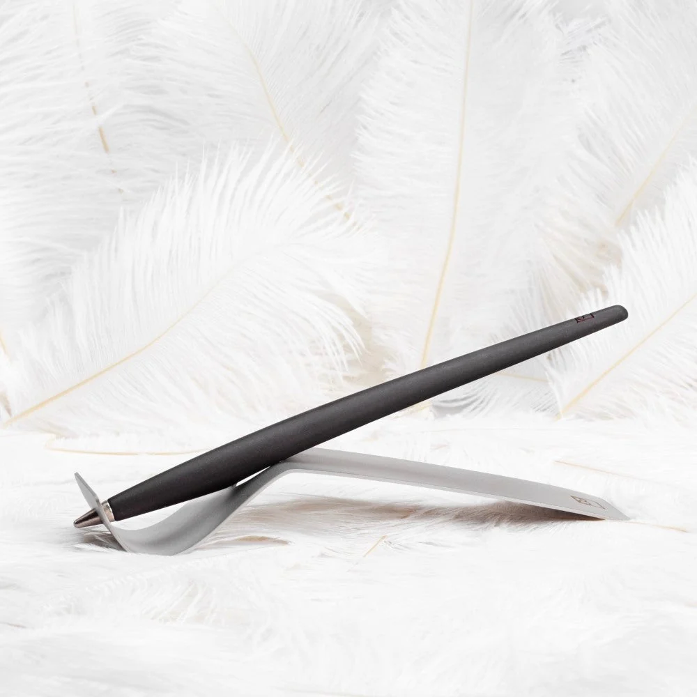 Pininfarina Shop - Forever Piuma A Modern Classic – Stilo in Legno con Punta Ethergraf® e Base in Acciaio Satinato Brands we like Regali Personalizzati Scrittura
