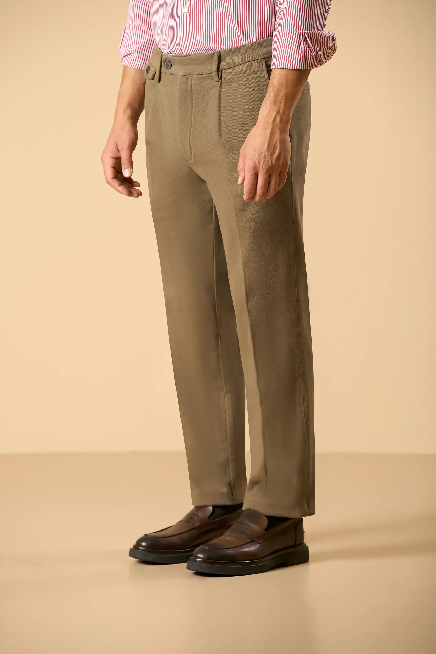 Image of Pantalone verde twill cotone stretch con pinces