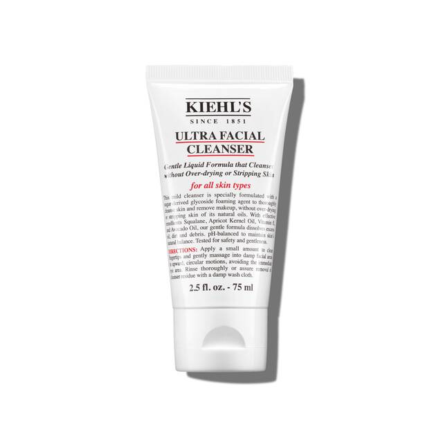 Ultra Facial Cleanser chiuso su sfondo bianco