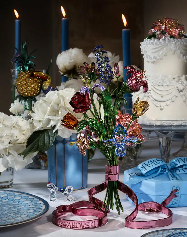 Tavola nuziale decorata con creazioni Swarovski