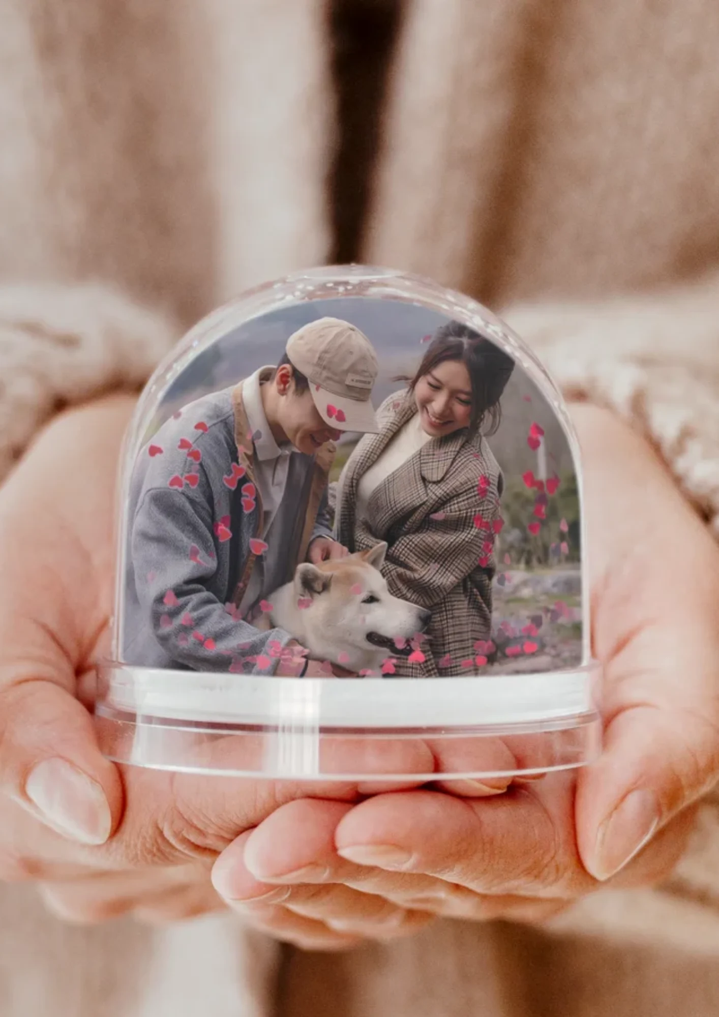 Entra nello spirito natalizio con una palla di neve con foto personalizzata