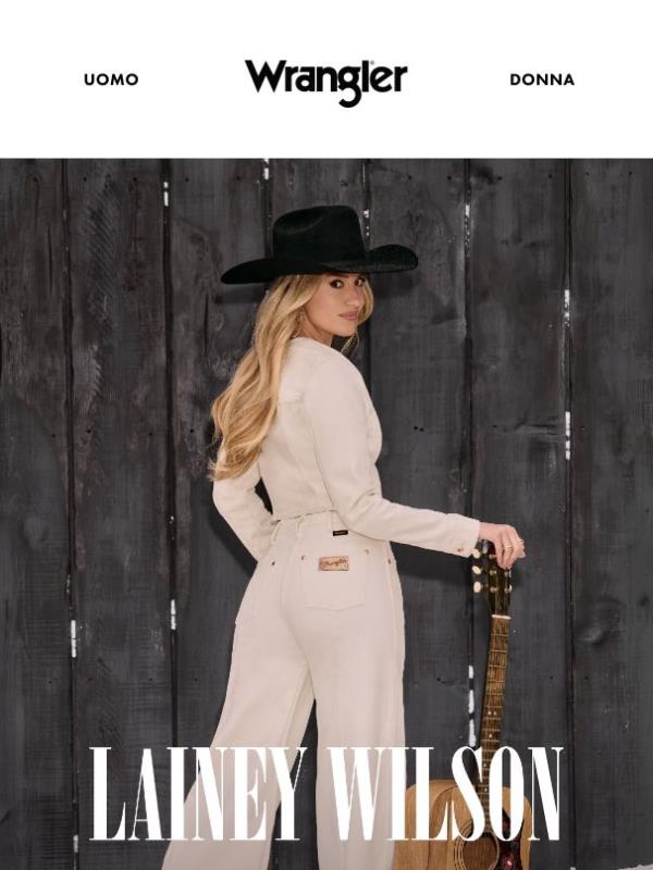 La collezione Holiday di Lainey Wilson x Wrangler