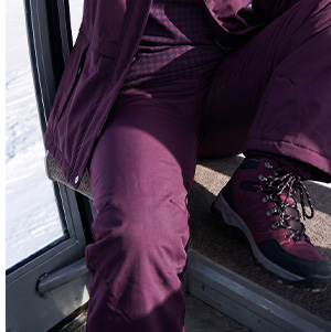 Pantaloni funzionali termici in un viola intenso per avventure invernali