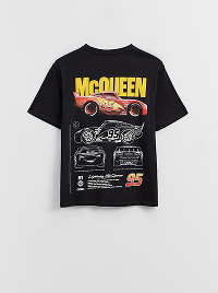 T-shirt nera con stampa di auto da corsa e scritta McQUEEN 95.
