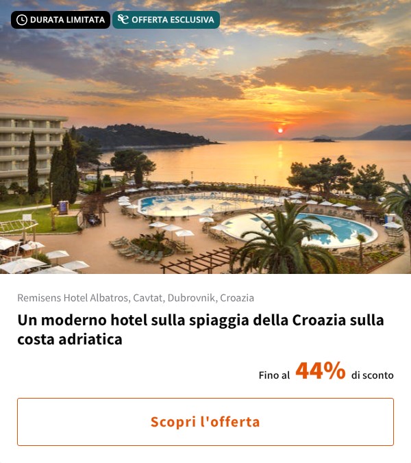 Un moderno hotel sulla spiaggia della Croazia sulla costa adriatica