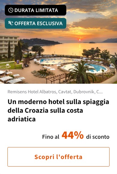 Un moderno hotel sulla spiaggia della Croazia sulla costa adriatica