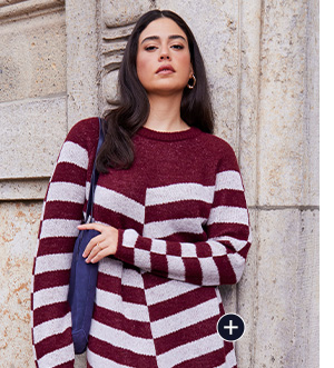 Abito in maglia alla moda con strisce marcate