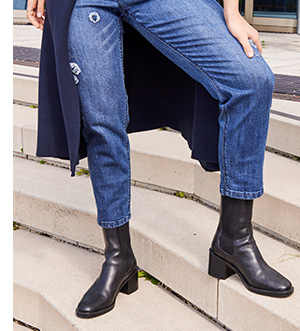 Jeans Sarah con effetti destroy e gamba stretta