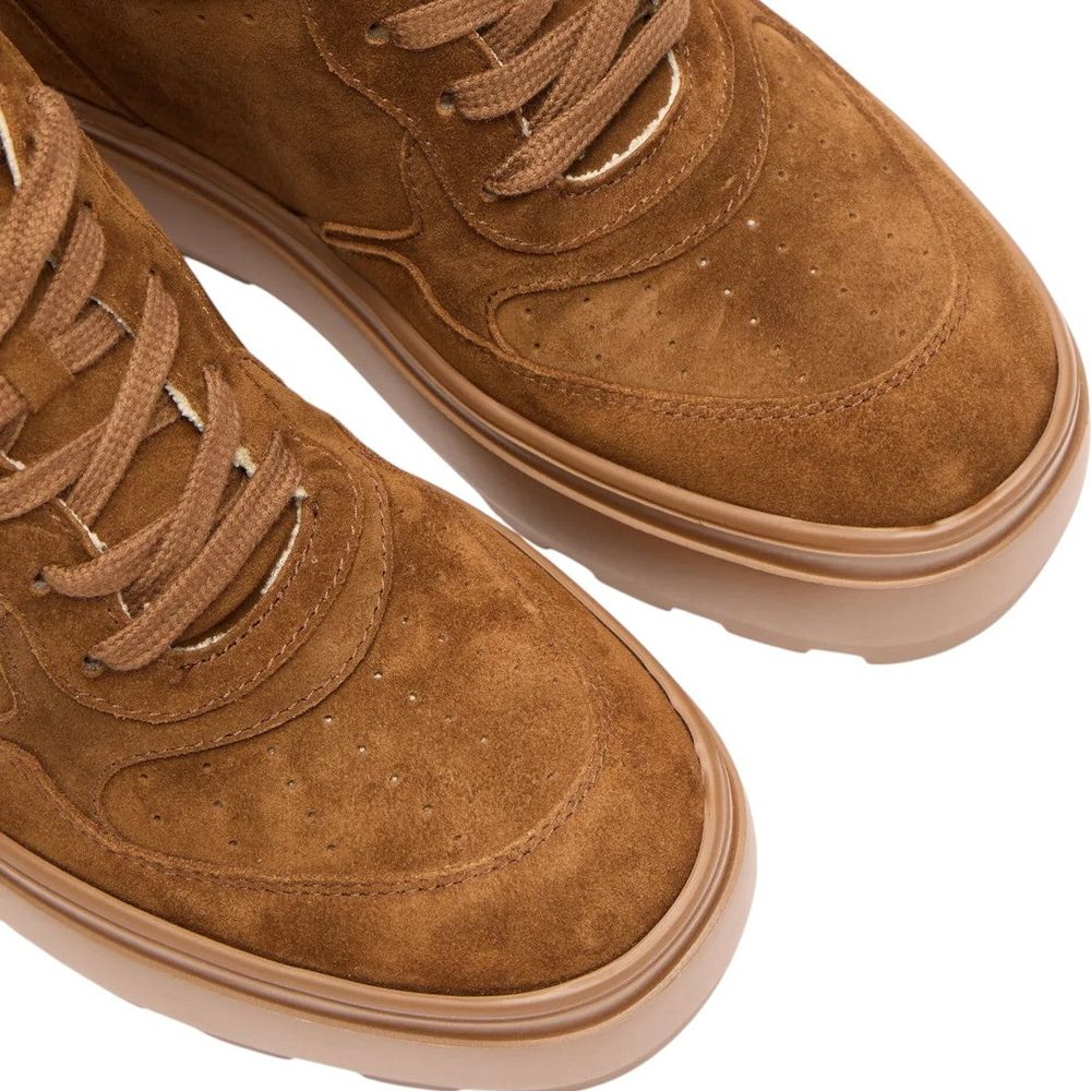 Sneakers Casadei in suede color cuoio viste dall'alto