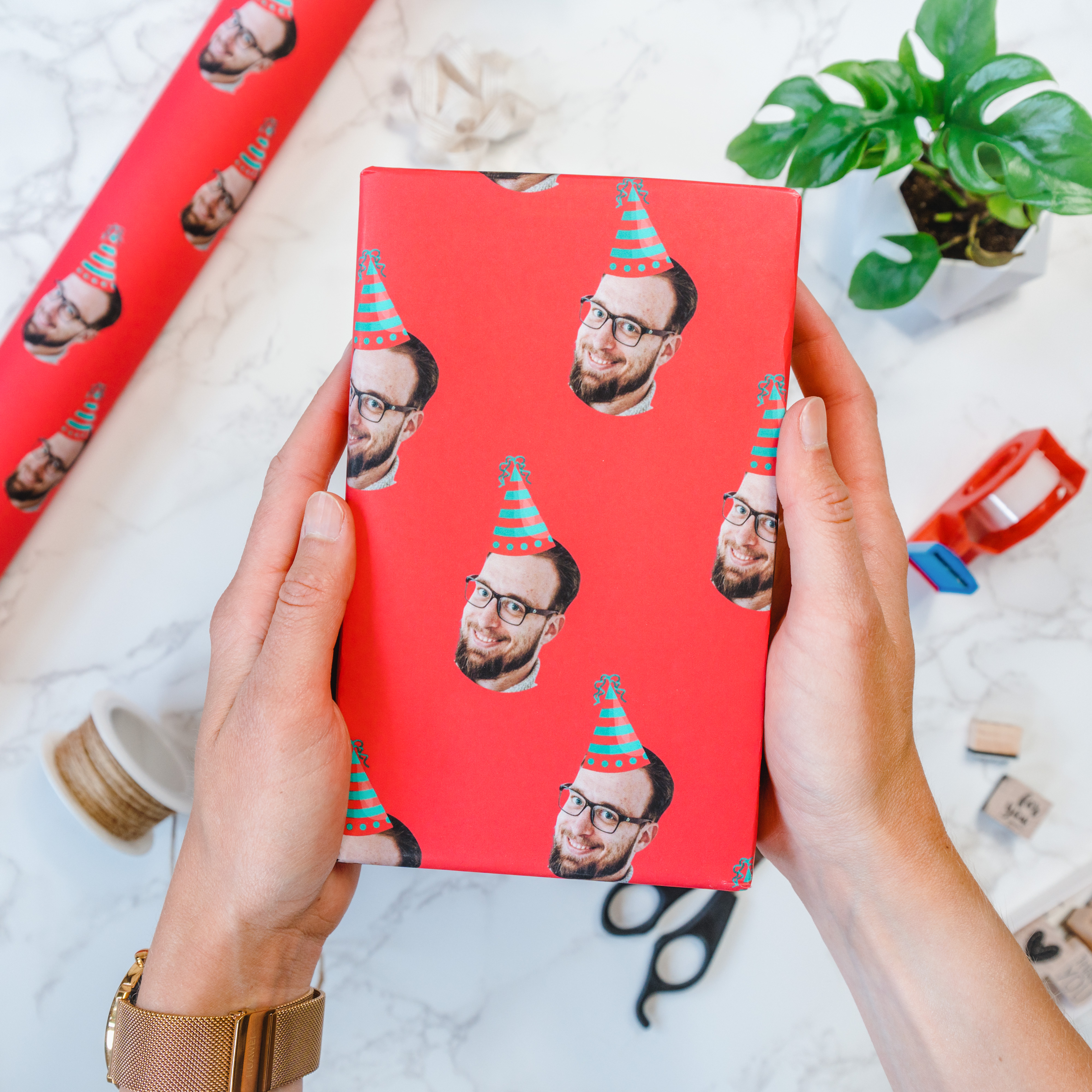 Image of Carta Regalo Personalizzata con Faccia e Cappello da Festa