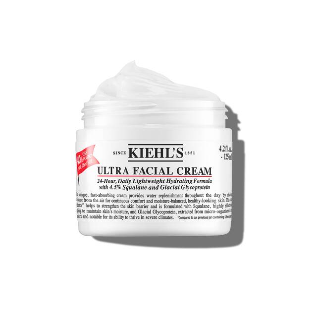 Ultra Facial Cream aperta su sfondo bianco