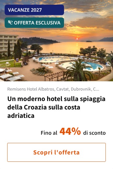 Un moderno hotel sulla spiaggia della Croazia sulla costa adriatica