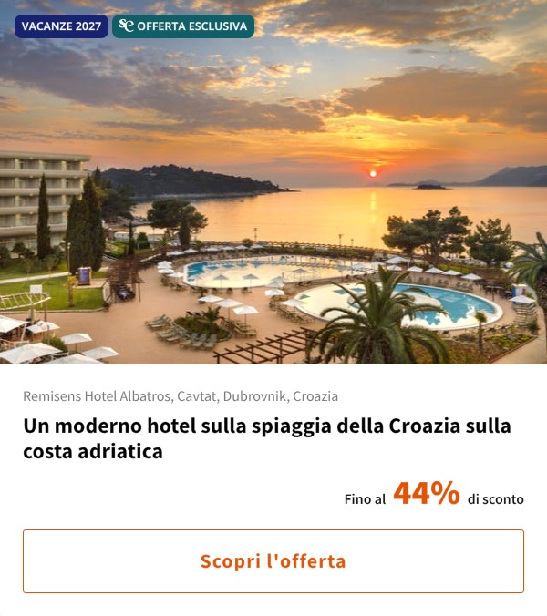 Un moderno hotel sulla spiaggia della Croazia sulla costa adriatica