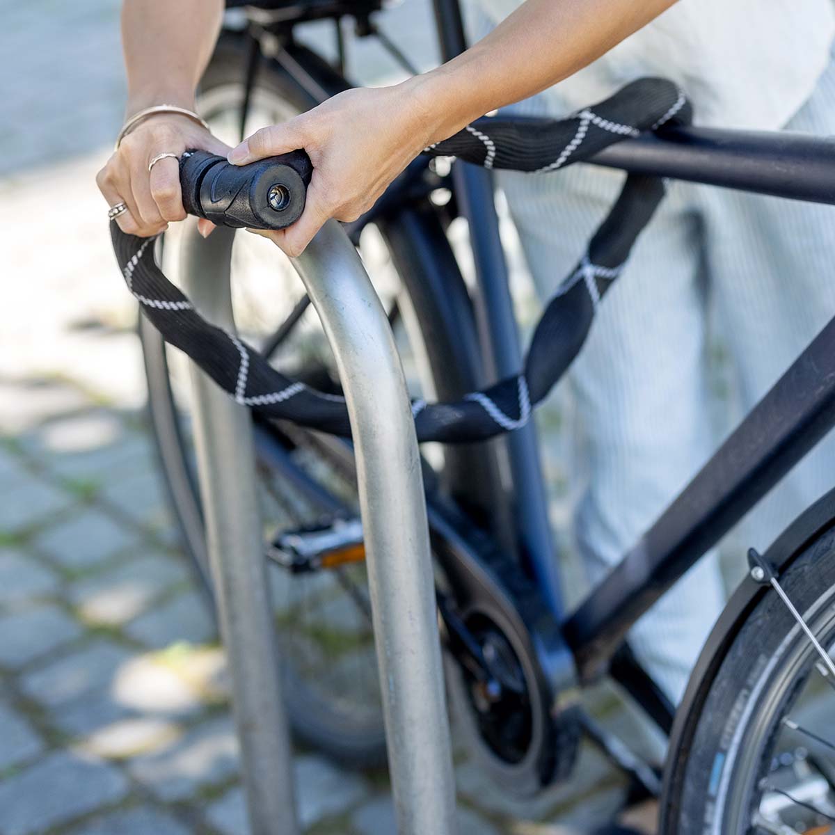 Lucchetto a catena per fissare la bici alla rastrelliera