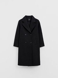 Cappotto lungo nero doppiopetto con revers e tasche.