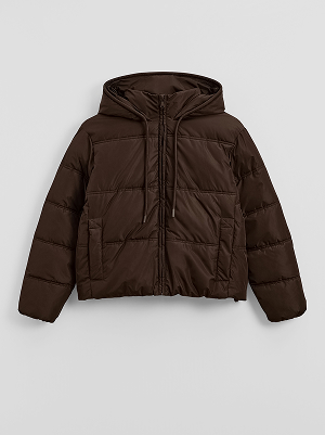 Piumino marrone trapuntato con cappuccio, zip e tasche.