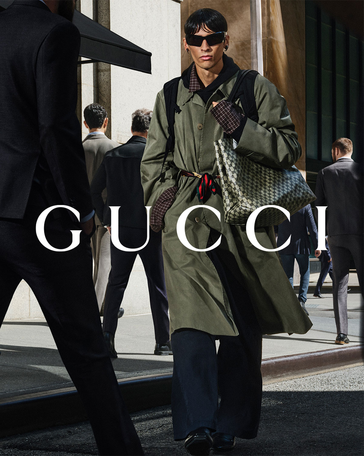 Capo di abbigliamento Scopri di più sul sito Web di Gucci 